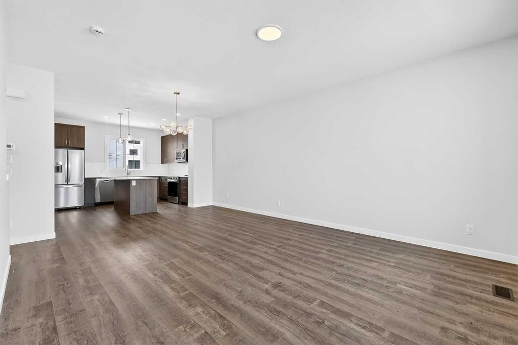 120-1750 Rangeview Drive Se, Calgary, AB - Indoor Photo Showing Kitchen