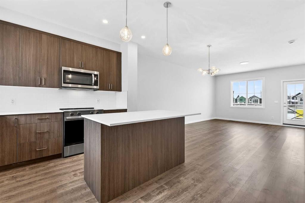 120-1750 Rangeview Drive Se, Calgary, AB - Indoor Photo Showing Kitchen With Upgraded Kitchen