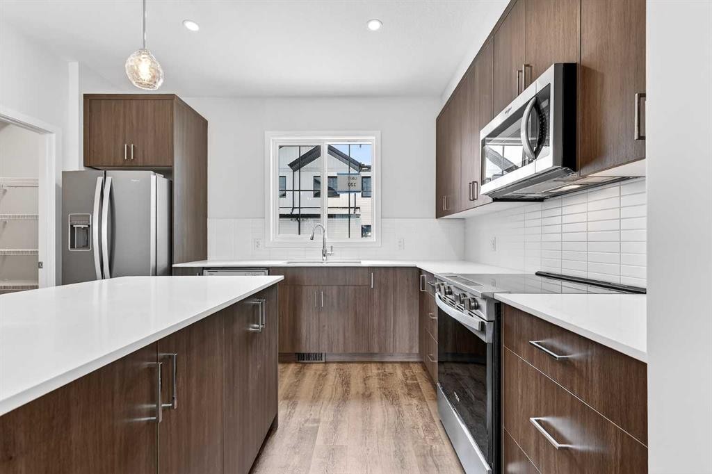 120-1750 Rangeview Drive Se, Calgary, AB - Indoor Photo Showing Kitchen With Stainless Steel Kitchen With Upgraded Kitchen