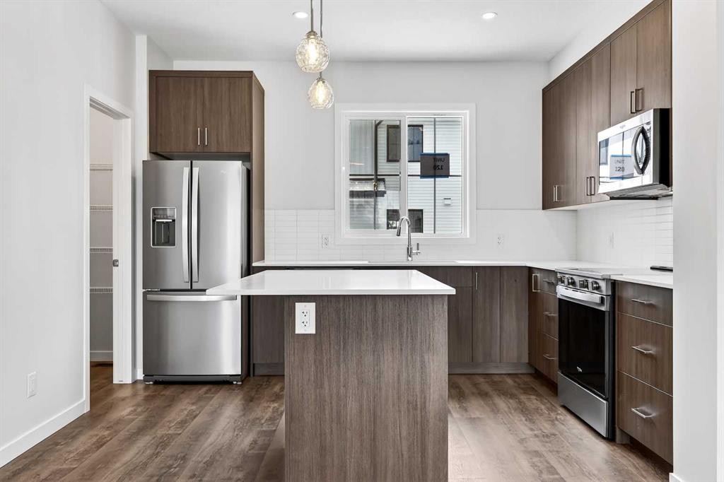 120-1750 Rangeview Drive Se, Calgary, AB - Indoor Photo Showing Kitchen