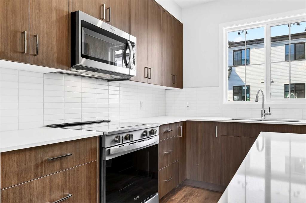 117-1750 Rangeview Drive Se, Calgary, AB - Indoor Photo Showing Kitchen With Upgraded Kitchen