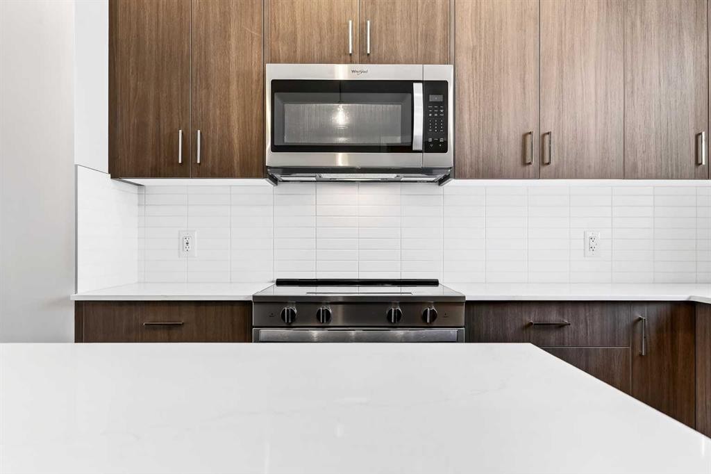 117-1750 Rangeview Drive Se, Calgary, AB - Indoor Photo Showing Kitchen With Upgraded Kitchen