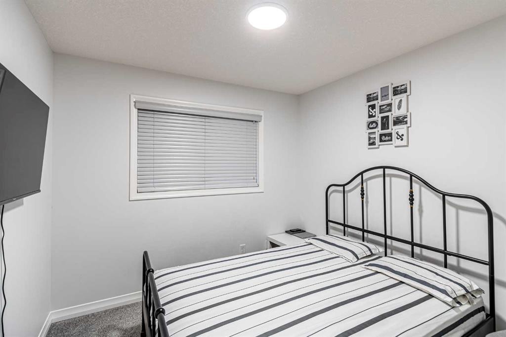 51 Corner Meadows Villas Ne, Calgary, AB - Indoor Photo Showing Bedroom