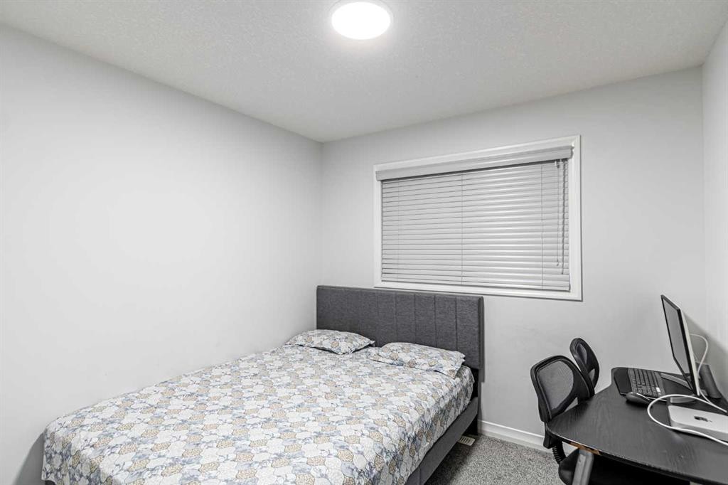 51 Corner Meadows Villas Ne, Calgary, AB - Indoor Photo Showing Bedroom