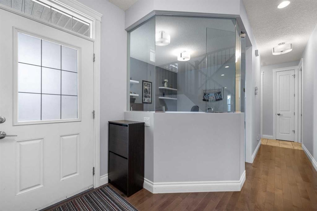 15 Sherwood Square Nw, Calgary, AB - Indoor Photo Showing Other Room