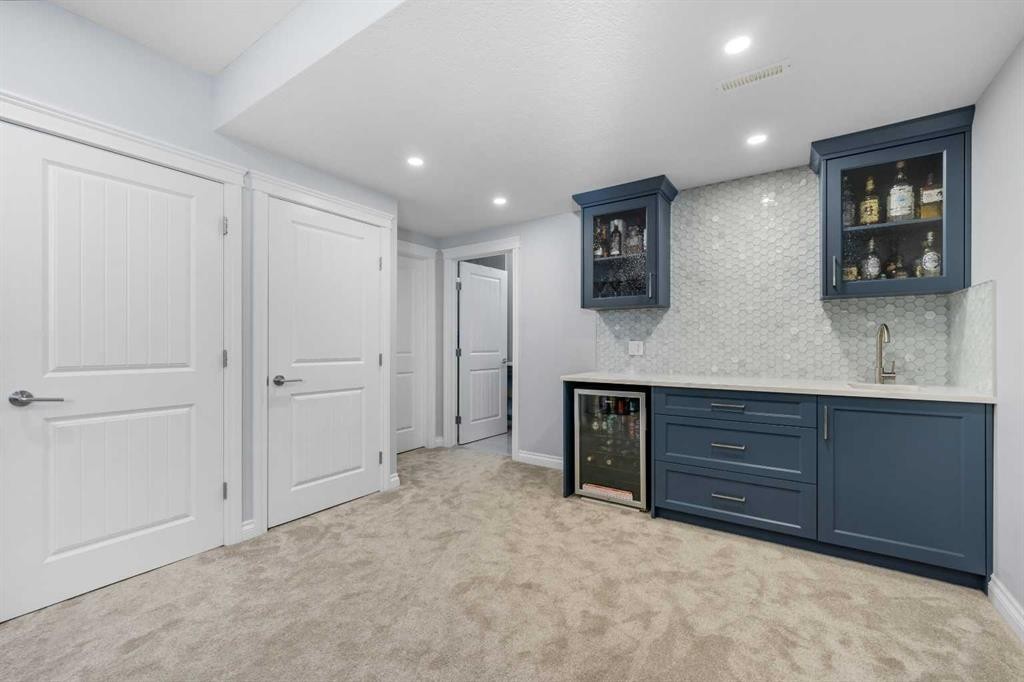 15 Sherwood Square Nw, Calgary, AB - Indoor Photo Showing Other Room