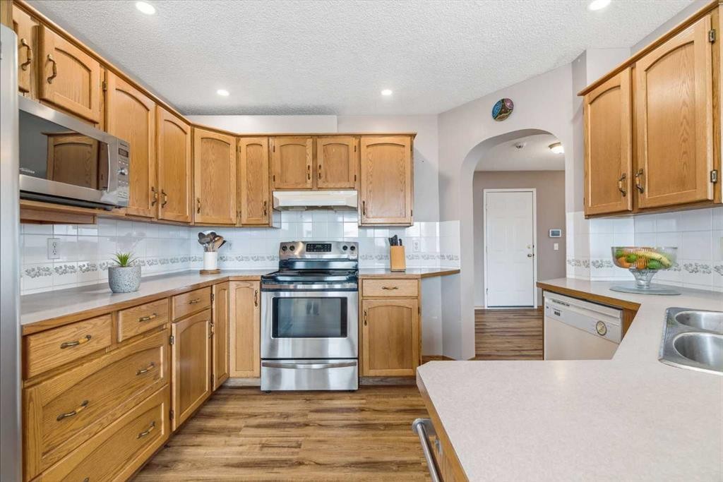 105 Douglas Ridge Circle Se, Calgary, AB - Indoor Photo Showing Kitchen With Double Sink