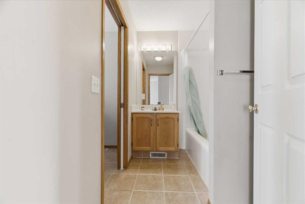 105 Douglas Ridge Circle Se, Calgary, AB - Indoor