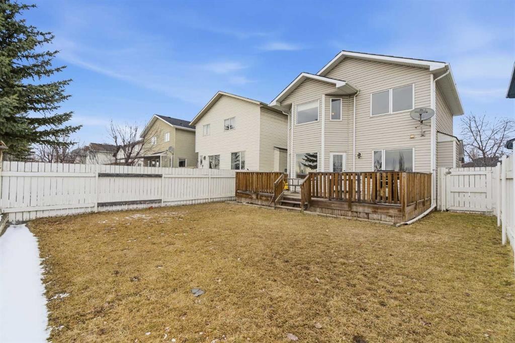 105 Douglas Ridge Circle Se, Calgary, AB - Outdoor