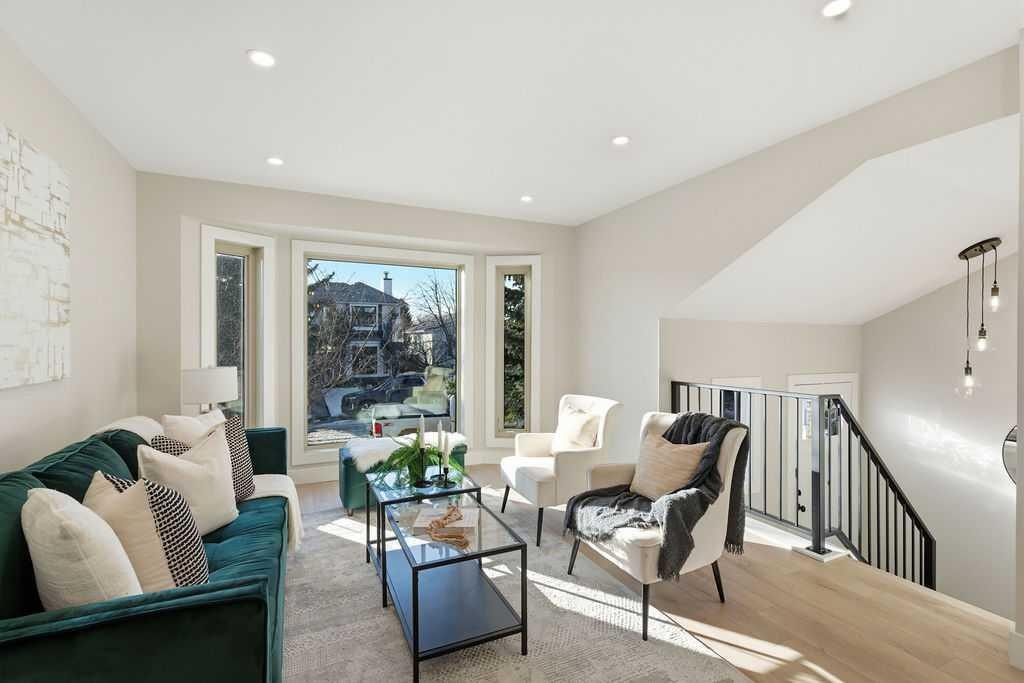 129 Coventry Place Ne, Calgary, AB - Indoor Photo Showing Living Room