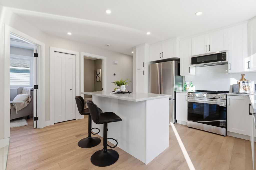 129 Coventry Place Ne, Calgary, AB - Indoor Photo Showing Kitchen With Upgraded Kitchen