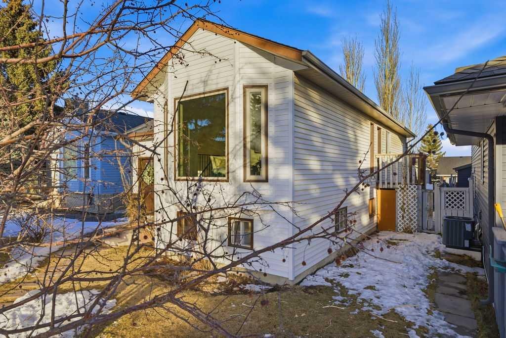 129 Coventry Place Ne, Calgary, AB - Outdoor