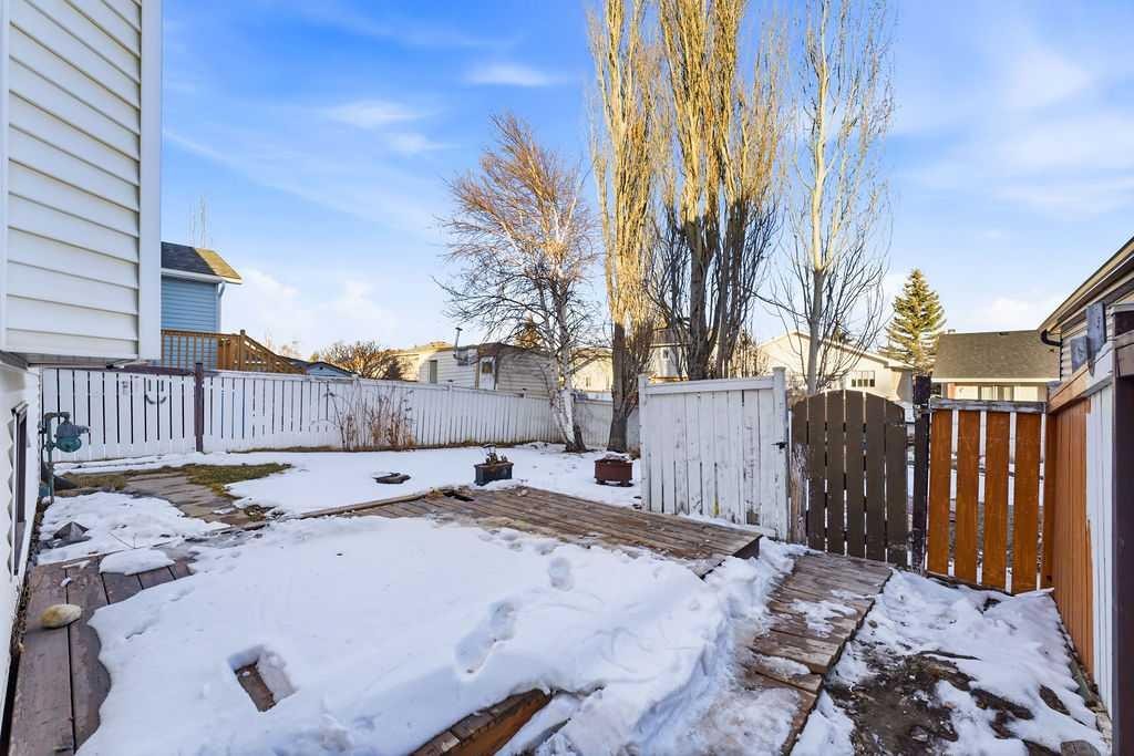 129 Coventry Place Ne, Calgary, AB - Outdoor