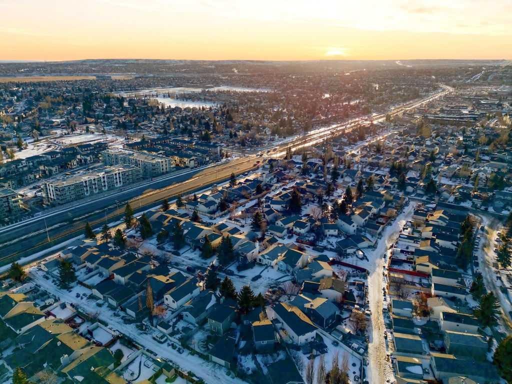 129 Coventry Place Ne, Calgary, AB - Outdoor With View