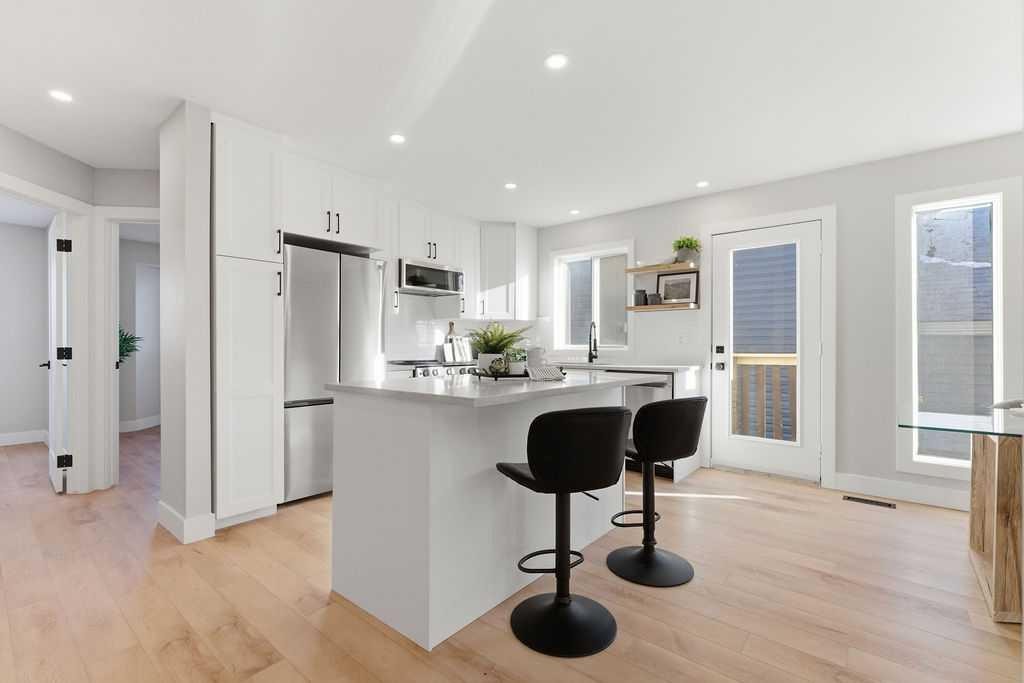 129 Coventry Place Ne, Calgary, AB - Indoor Photo Showing Kitchen With Upgraded Kitchen