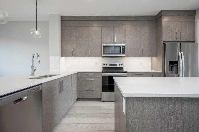 141 Dawson Wharf View, Chestermere, AB - Indoor Photo Showing Kitchen With Upgraded Kitchen