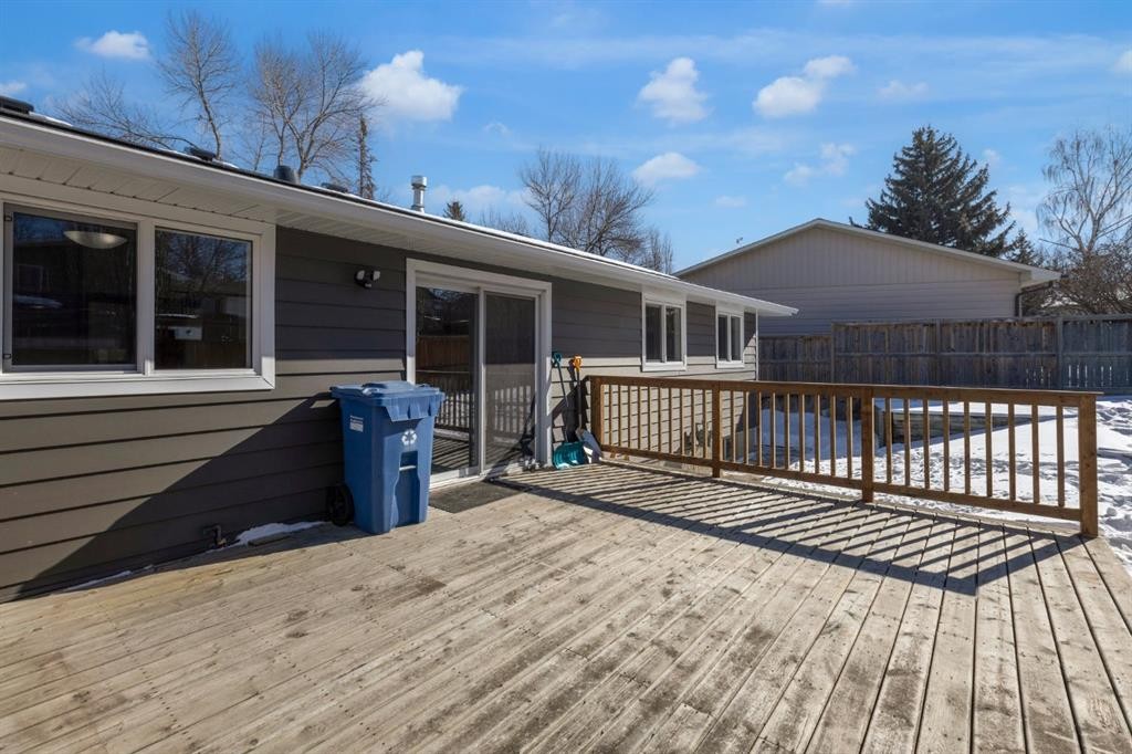 27 Berwick Place Nw, Calgary, AB - Outdoor With Deck Patio Veranda With Exterior