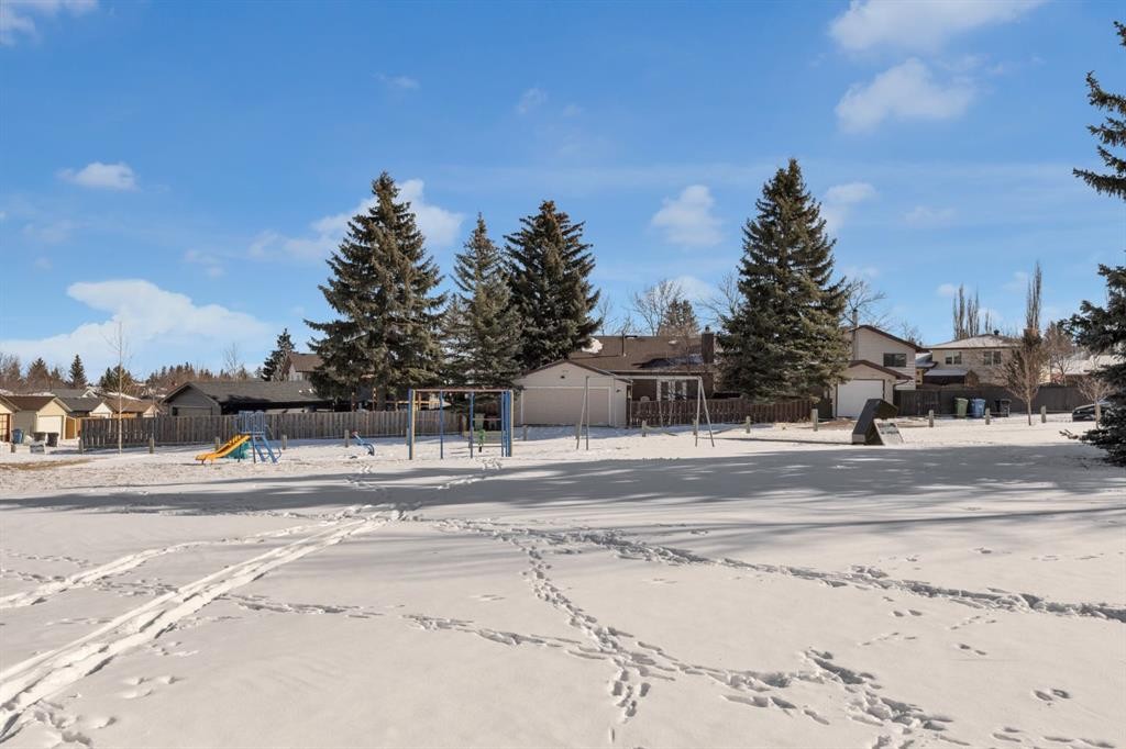 27 Berwick Place Nw, Calgary, AB - Outdoor