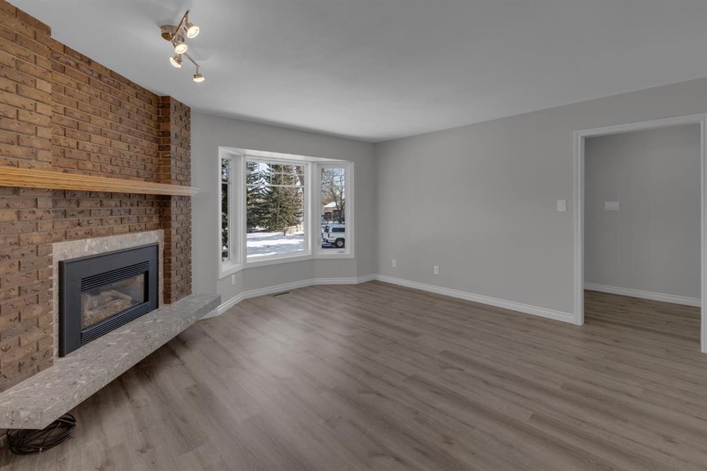 27 Berwick Place Nw, Calgary, AB - Indoor Photo Showing Living Room With Fireplace