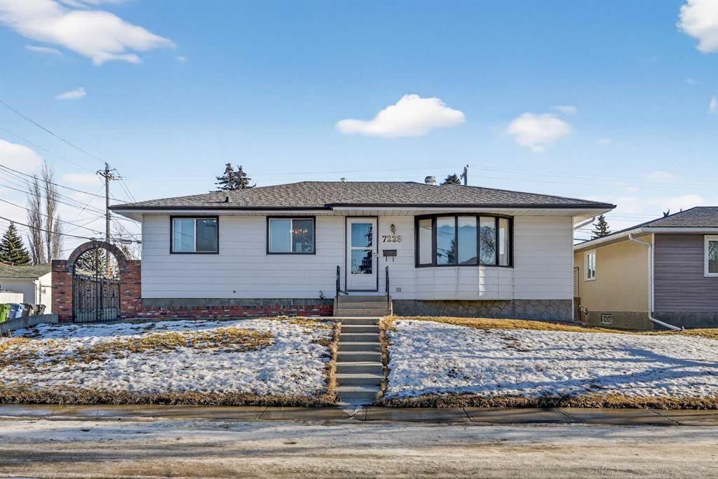 7228 Huntridge Hill Ne, Calgary, AB - Outdoor