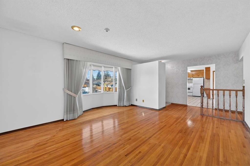 7228 Huntridge Hill Ne, Calgary, AB - Indoor