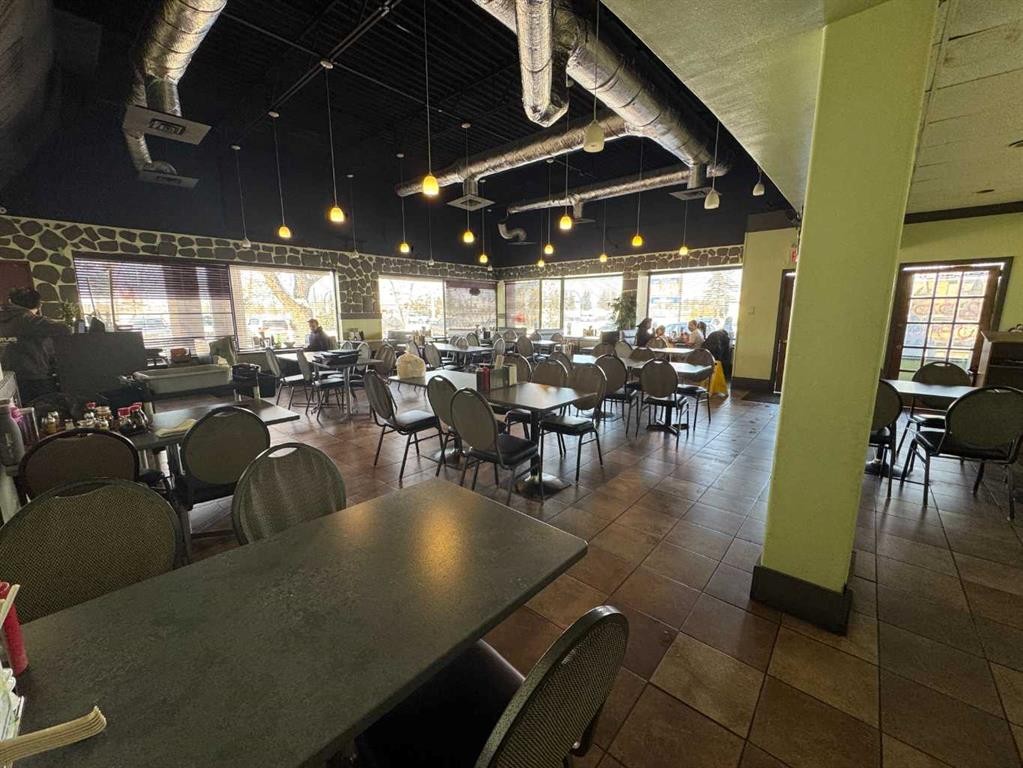 135 Whitefield Drive, Calgary, AB