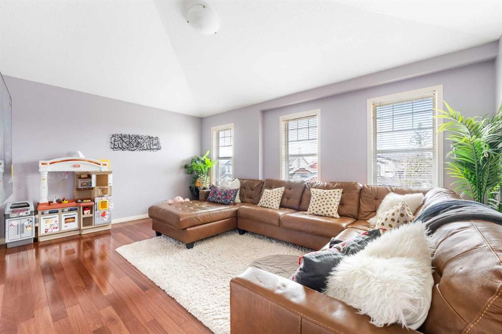 72 Panamount Heights Nw, Calgary, AB - Indoor Photo Showing Living Room