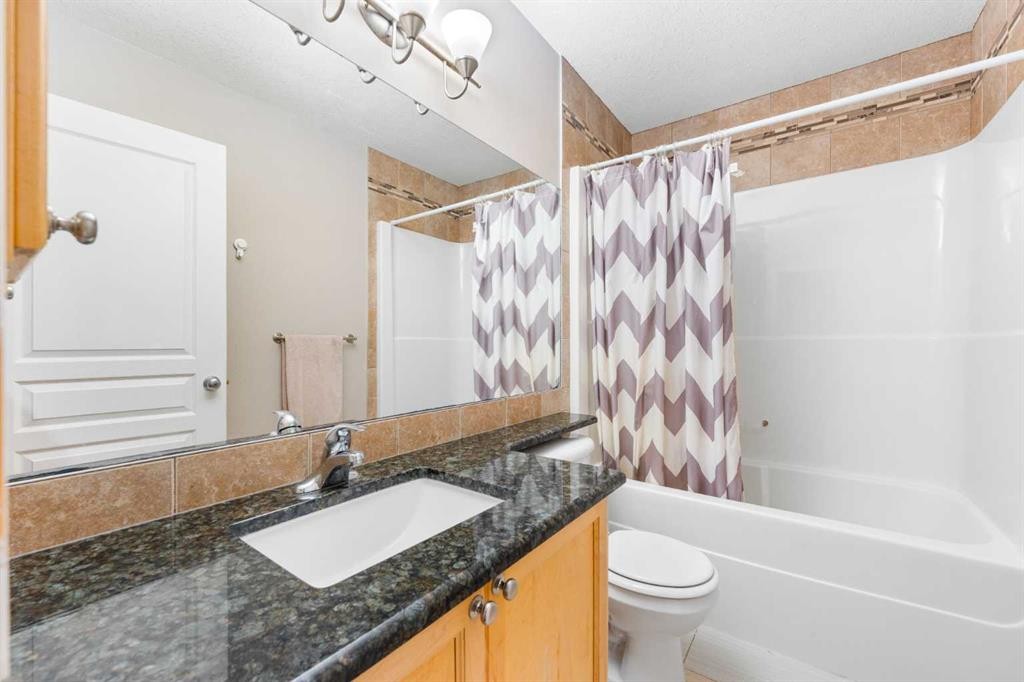 72 Panamount Heights Nw, Calgary, AB - Indoor Photo Showing Bathroom