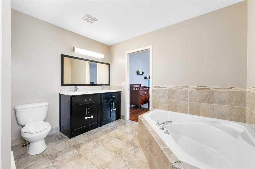 72 Panamount Heights Nw, Calgary, AB - Indoor Photo Showing Bathroom
