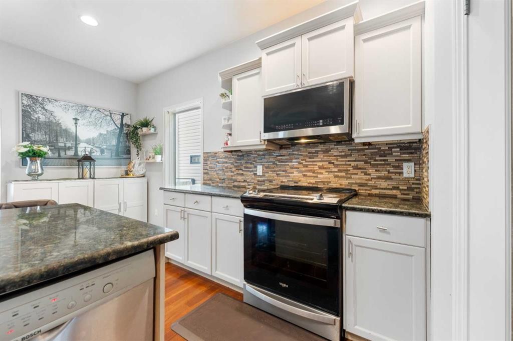 72 Panamount Heights Nw, Calgary, AB - Indoor Photo Showing Kitchen With Upgraded Kitchen