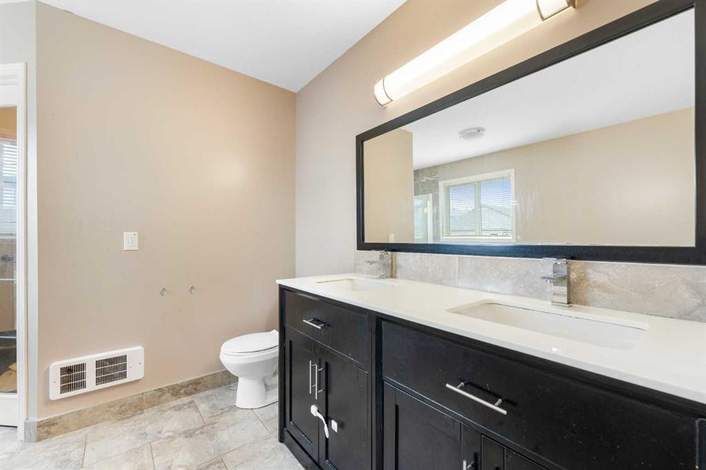 72 Panamount Heights Nw, Calgary, AB - Indoor Photo Showing Bathroom