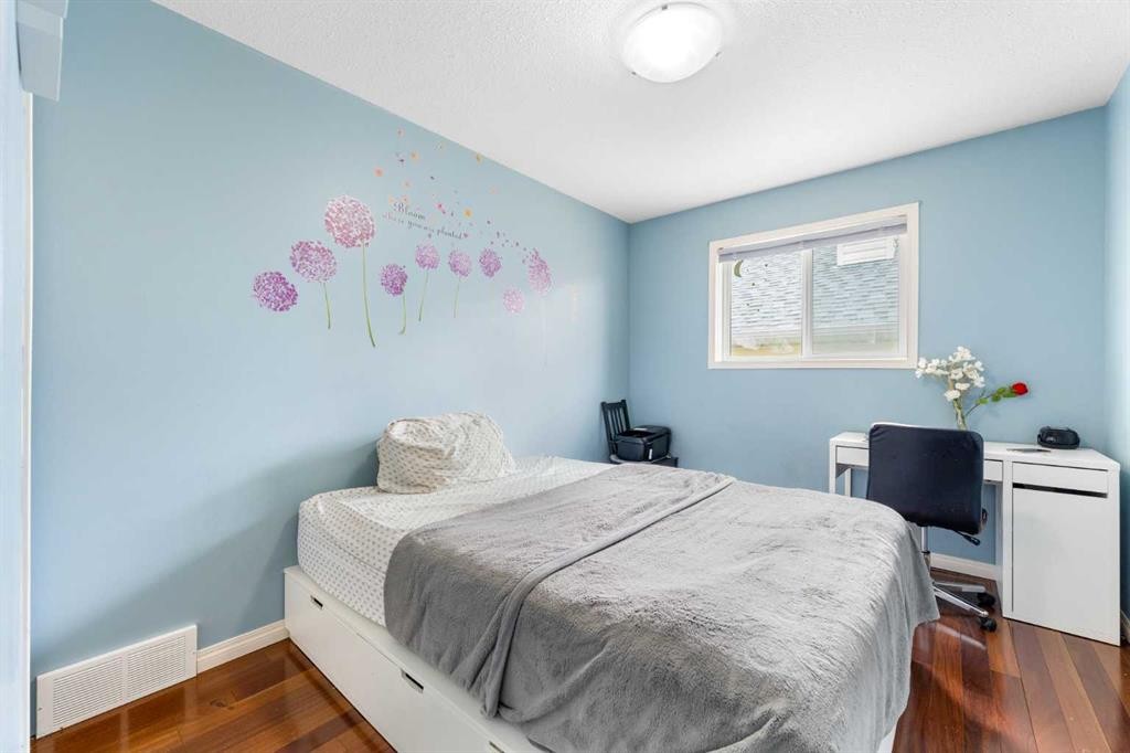 72 Panamount Heights Nw, Calgary, AB - Indoor Photo Showing Bedroom