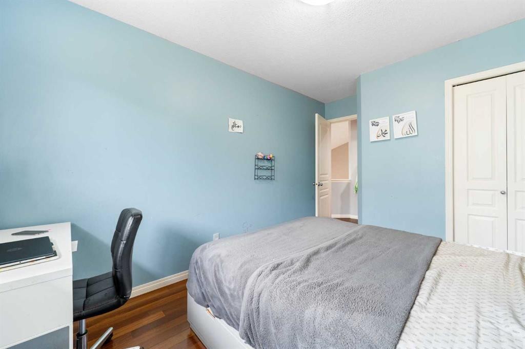 72 Panamount Heights Nw, Calgary, AB - Indoor Photo Showing Bedroom