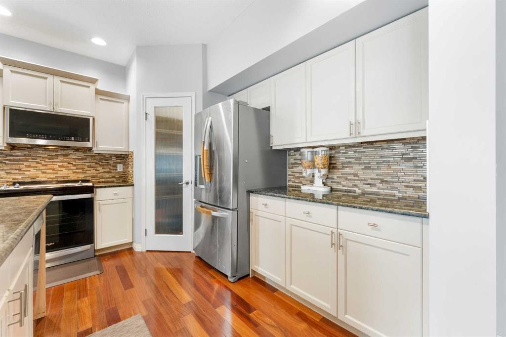 72 Panamount Heights Nw, Calgary, AB - Indoor Photo Showing Kitchen With Stainless Steel Kitchen With Upgraded Kitchen