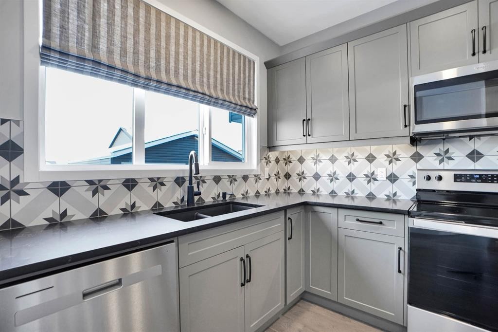 173 Setonstone Green Se, Calgary, AB - Indoor Photo Showing Kitchen With Double Sink