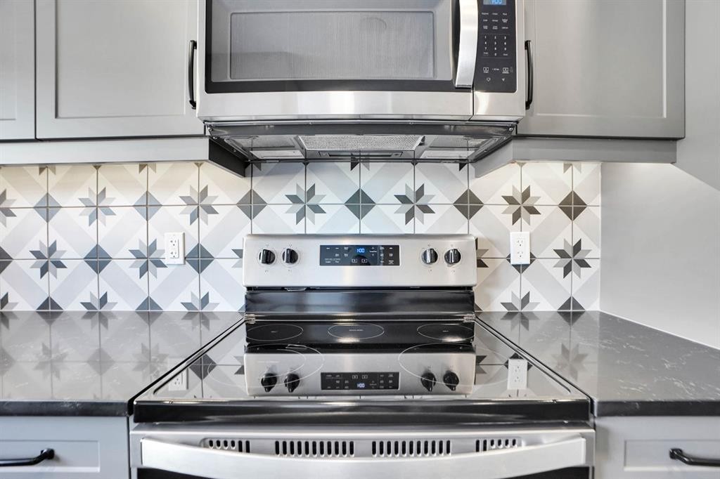 173 Setonstone Green Se, Calgary, AB - Indoor Photo Showing Kitchen