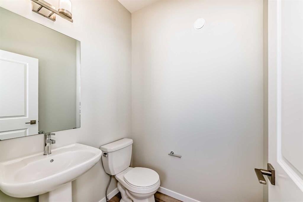 354 Ellen Park, Crossfield, AB - Indoor Photo Showing Bathroom