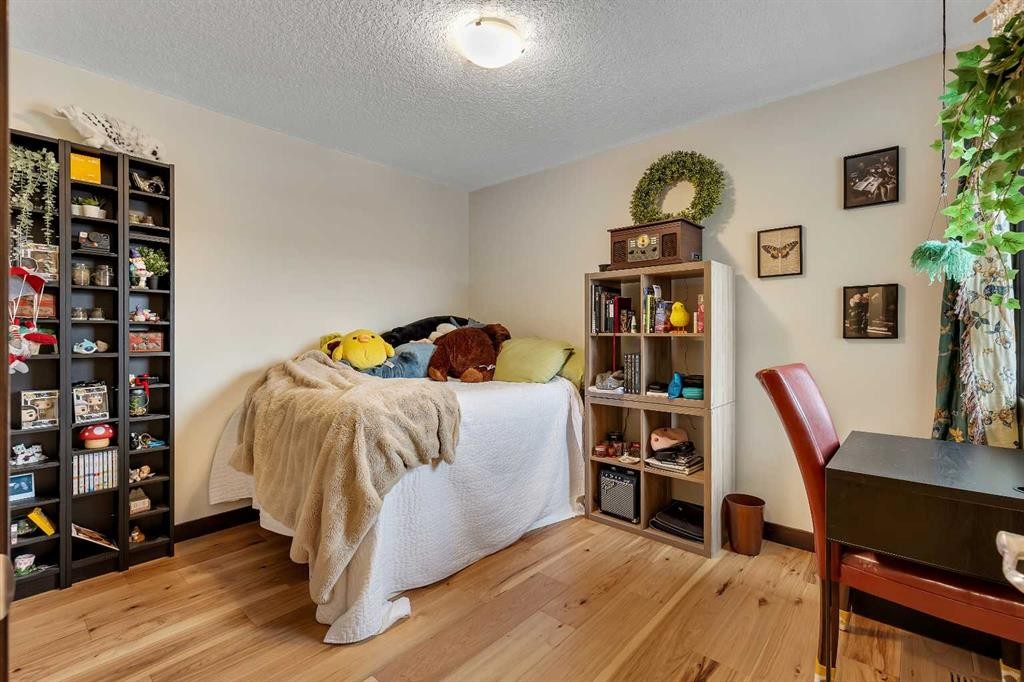 70 Chaparral Valley Square Se, Calgary, AB - Indoor Photo Showing Bedroom