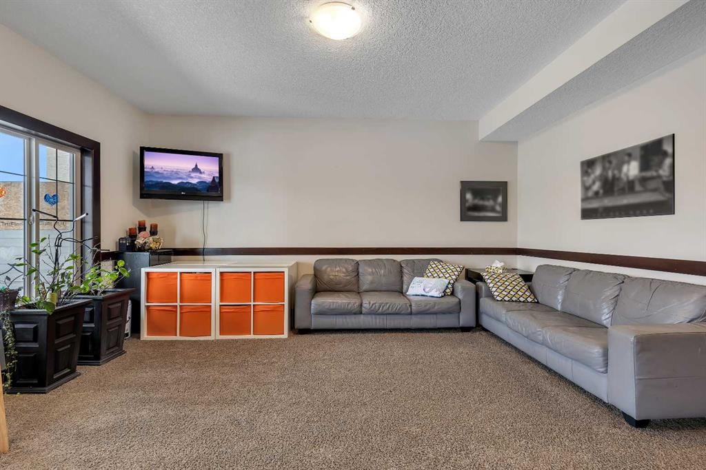 70 Chaparral Valley Square Se, Calgary, AB - Indoor Photo Showing Living Room