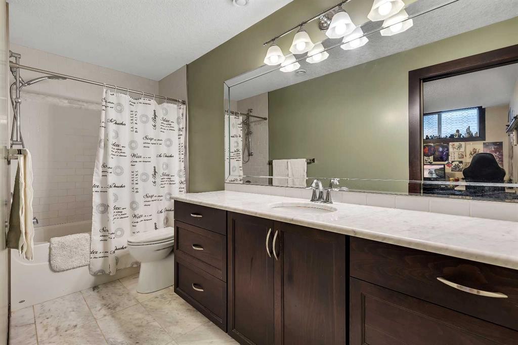 70 Chaparral Valley Square Se, Calgary, AB - Indoor Photo Showing Bathroom