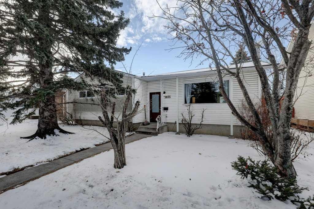 3835 Varsity Drive Nw, Calgary, AB - Outdoor