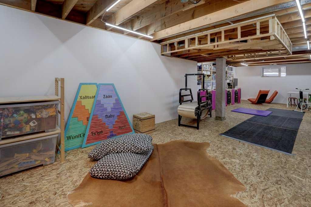 3835 Varsity Drive Nw, Calgary, AB - Indoor Photo Showing Basement
