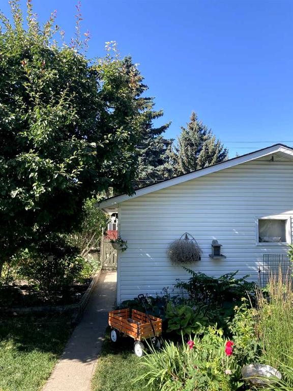 3835 Varsity Drive Nw, Calgary, AB - Outdoor