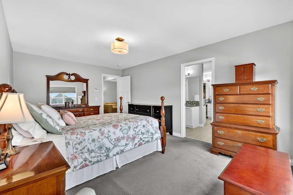 142 Masters Common Se, Calgary, AB - Indoor Photo Showing Bedroom