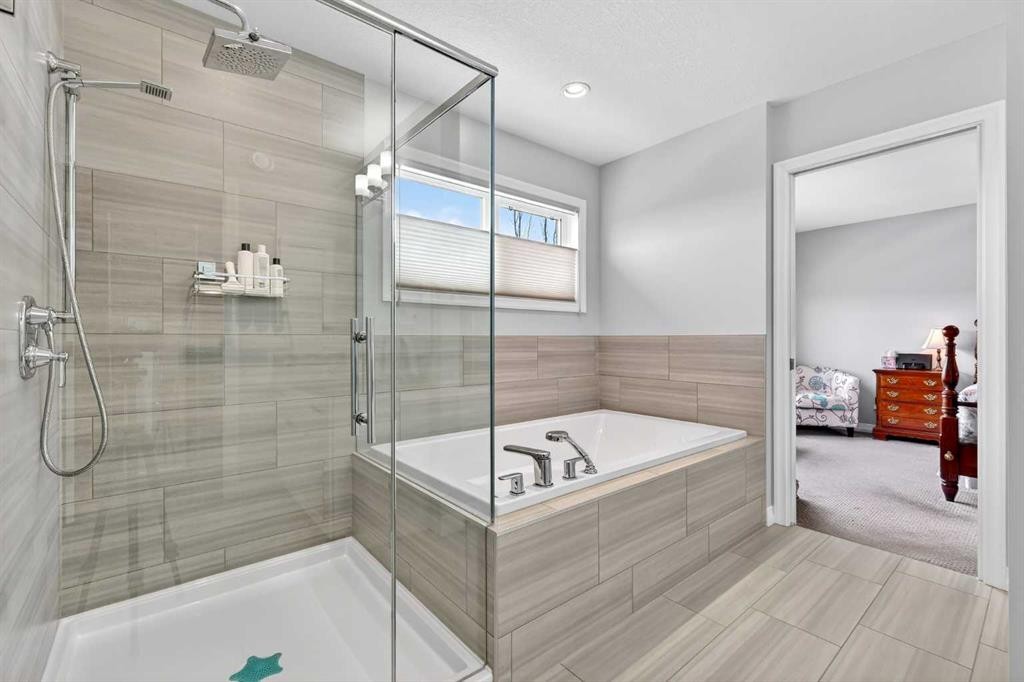 142 Masters Common Se, Calgary, AB - Indoor Photo Showing Bathroom
