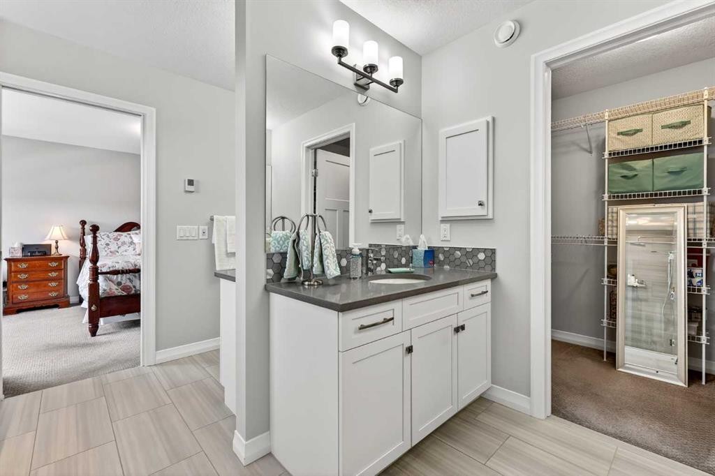 142 Masters Common Se, Calgary, AB - Indoor Photo Showing Other Room