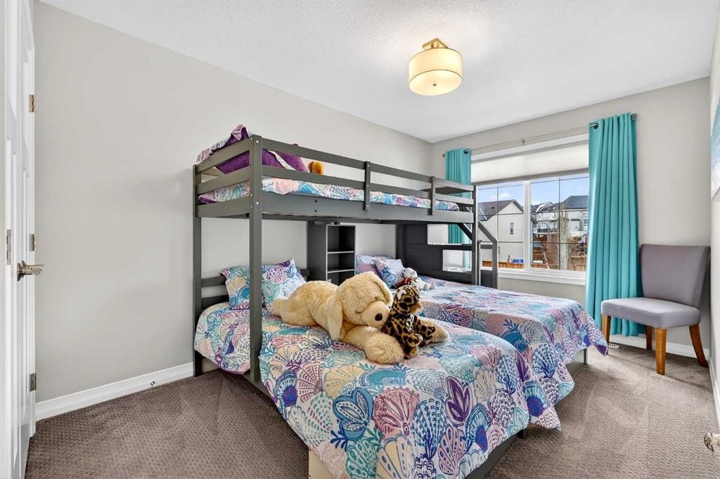 142 Masters Common Se, Calgary, AB - Indoor Photo Showing Bedroom