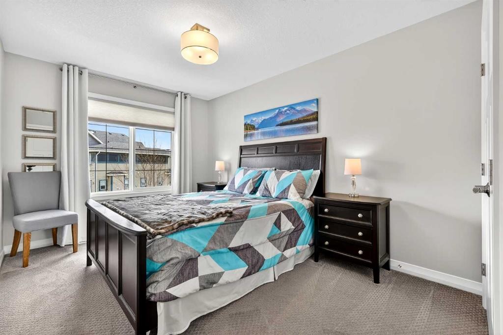 142 Masters Common Se, Calgary, AB - Indoor Photo Showing Bedroom
