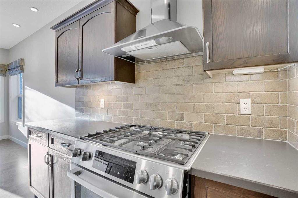 27-925 Imperial Drive, Diamond Valley, AB - Indoor Photo Showing Kitchen With Upgraded Kitchen