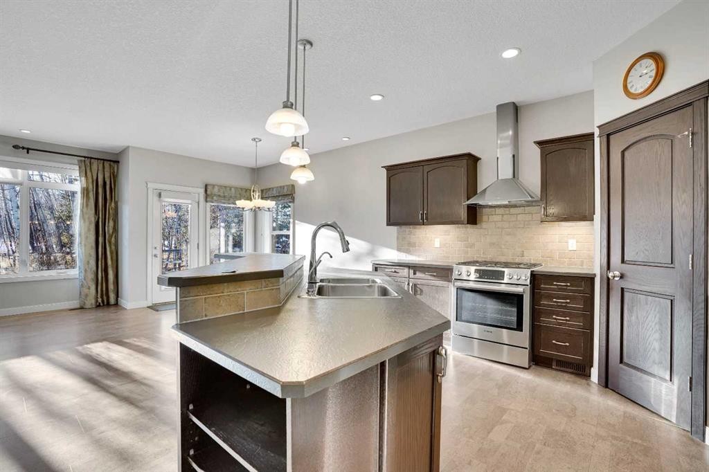 27-925 Imperial Drive, Diamond Valley, AB - Indoor Photo Showing Kitchen With Stainless Steel Kitchen With Double Sink With Upgraded Kitchen